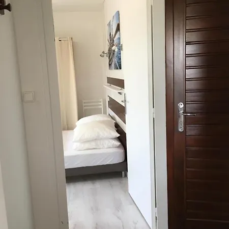 شقة فندقية Les De L'alvertonne 3*