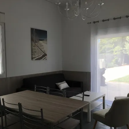 شقة فندقية Les De L'alvertonne 3*